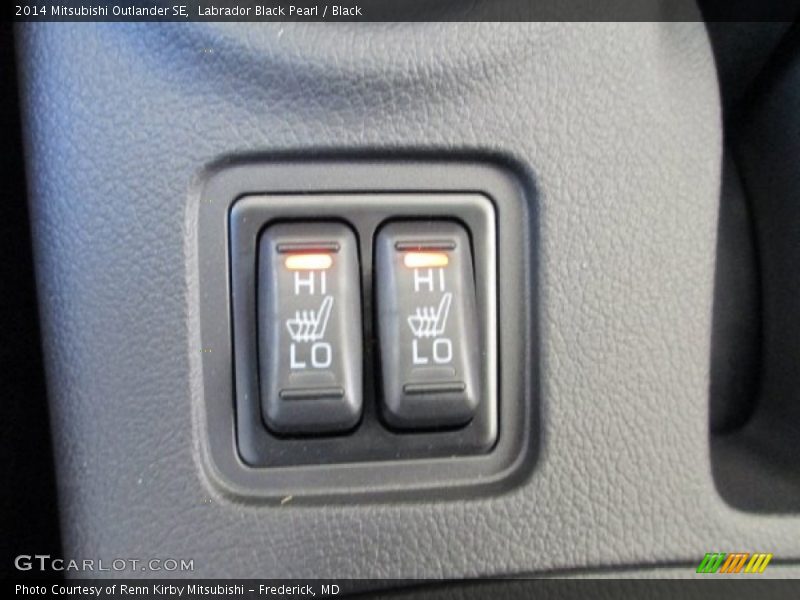 Labrador Black Pearl / Black 2014 Mitsubishi Outlander SE