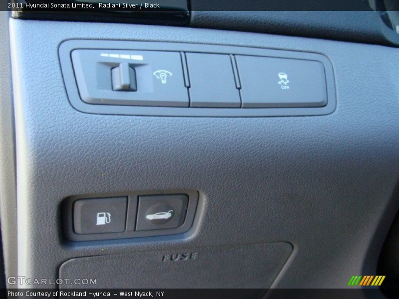 Radiant Silver / Black 2011 Hyundai Sonata Limited