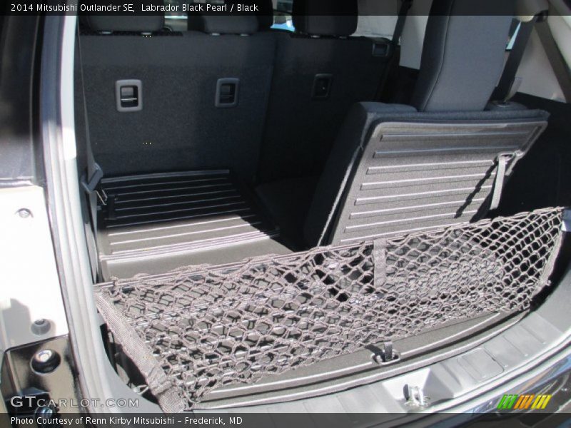 Labrador Black Pearl / Black 2014 Mitsubishi Outlander SE