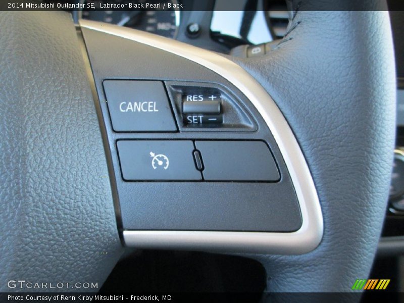 Labrador Black Pearl / Black 2014 Mitsubishi Outlander SE