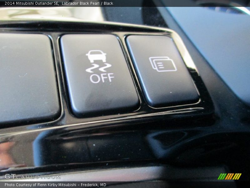 Labrador Black Pearl / Black 2014 Mitsubishi Outlander SE