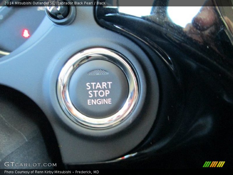 Labrador Black Pearl / Black 2014 Mitsubishi Outlander SE