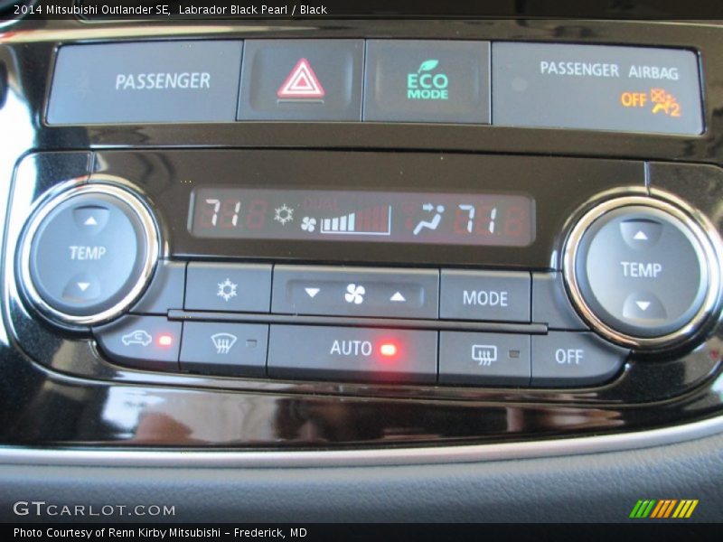 Labrador Black Pearl / Black 2014 Mitsubishi Outlander SE