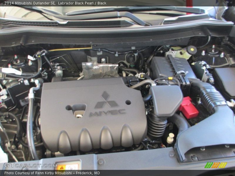 Labrador Black Pearl / Black 2014 Mitsubishi Outlander SE