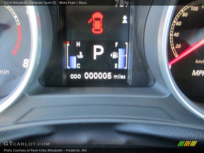 White Pearl / Black 2014 Mitsubishi Outlander Sport ES