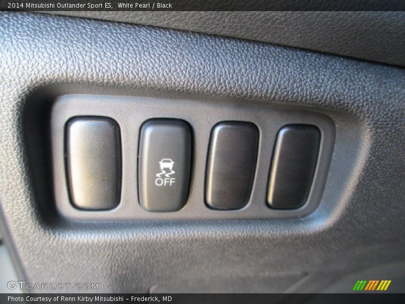 White Pearl / Black 2014 Mitsubishi Outlander Sport ES