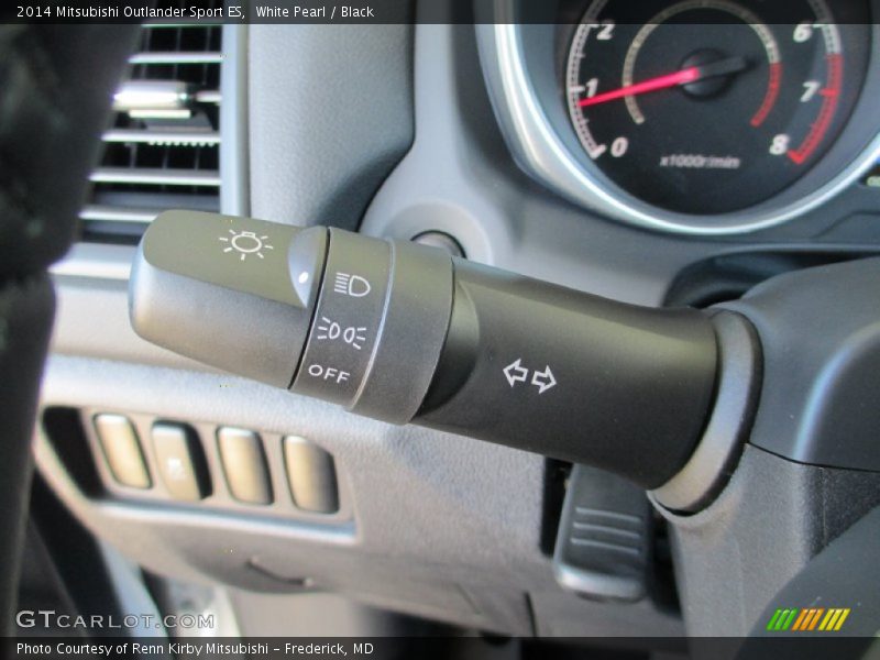 White Pearl / Black 2014 Mitsubishi Outlander Sport ES
