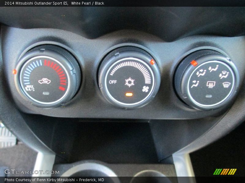 White Pearl / Black 2014 Mitsubishi Outlander Sport ES