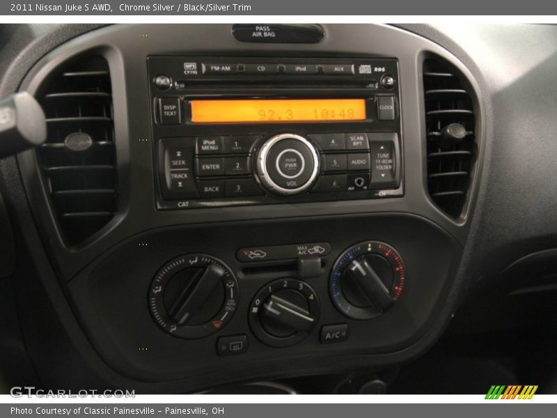 Chrome Silver / Black/Silver Trim 2011 Nissan Juke S AWD