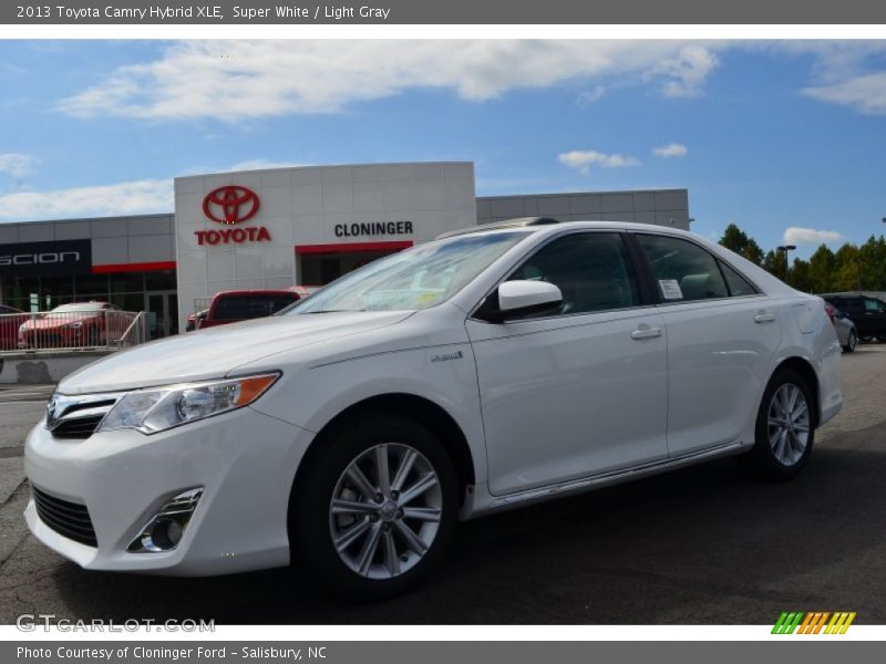 Super White / Light Gray 2013 Toyota Camry Hybrid XLE