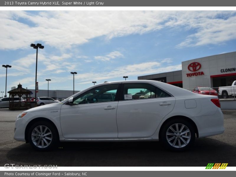Super White / Light Gray 2013 Toyota Camry Hybrid XLE