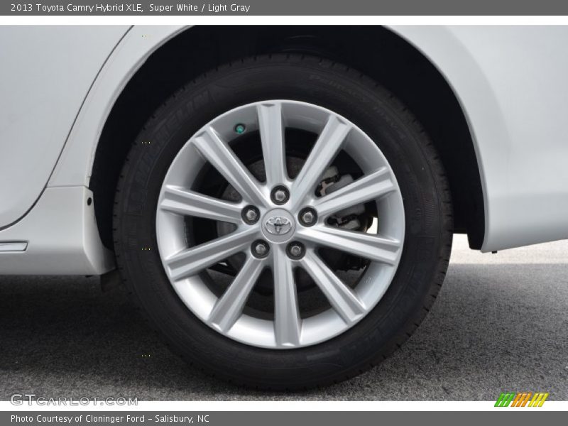 Super White / Light Gray 2013 Toyota Camry Hybrid XLE