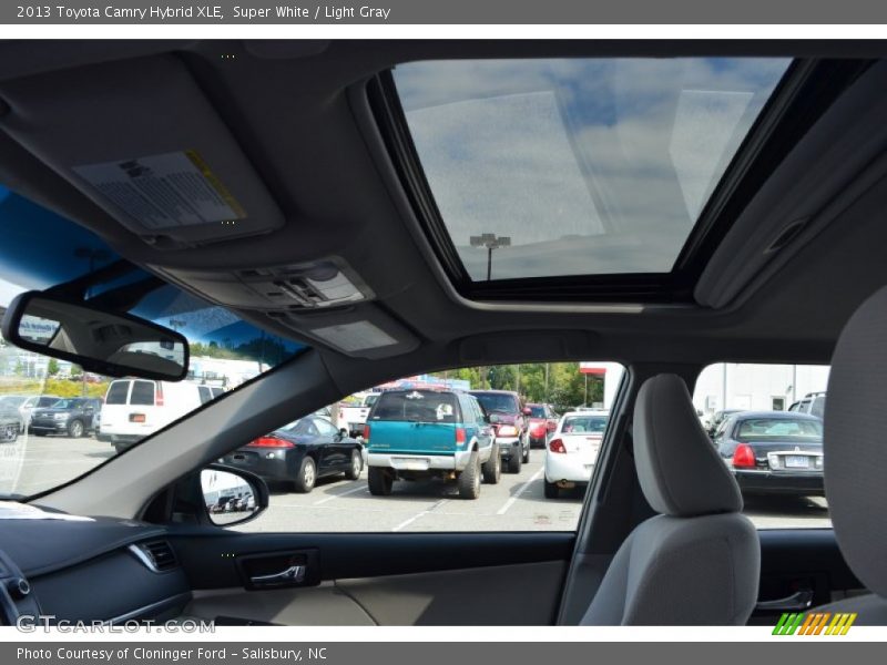 Super White / Light Gray 2013 Toyota Camry Hybrid XLE