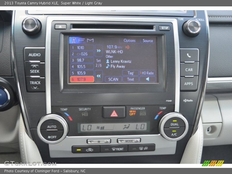 Super White / Light Gray 2013 Toyota Camry Hybrid XLE