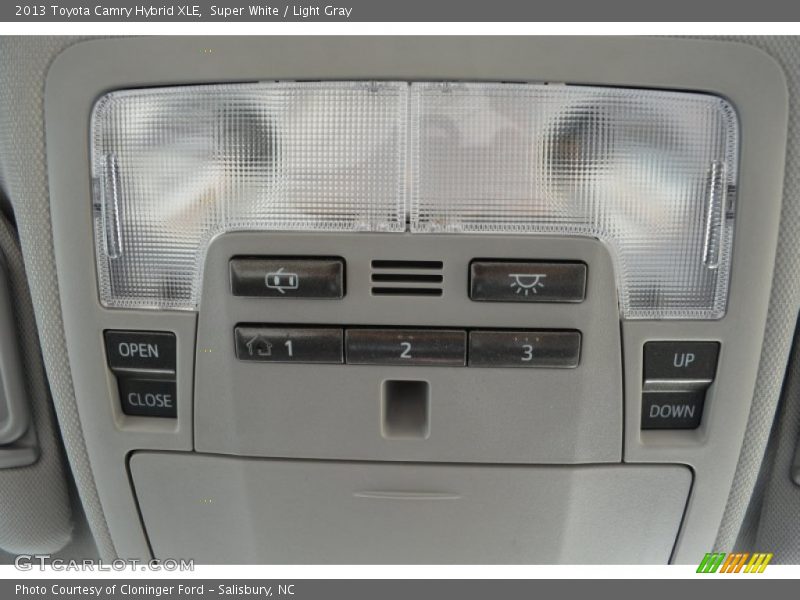 Super White / Light Gray 2013 Toyota Camry Hybrid XLE