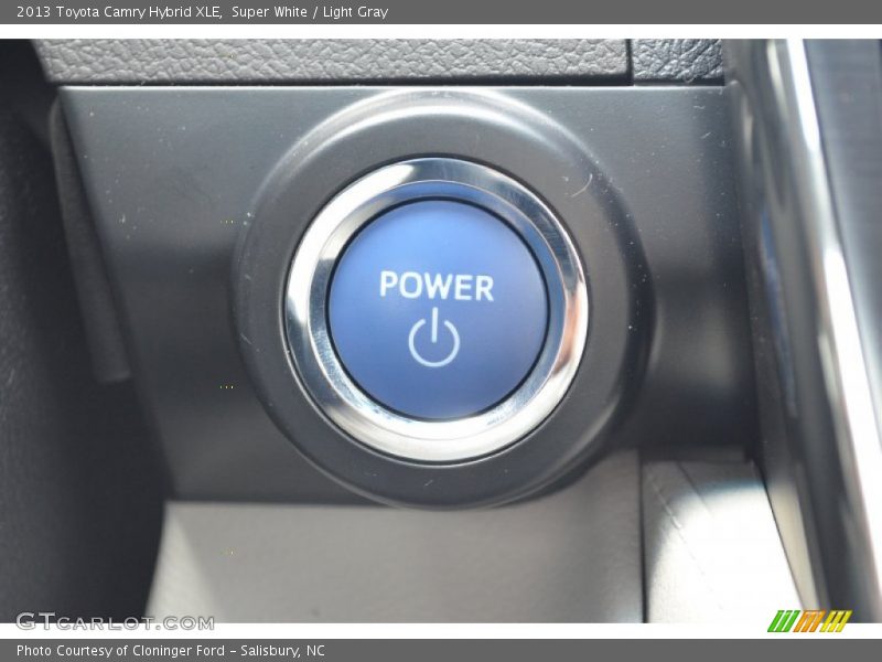 Super White / Light Gray 2013 Toyota Camry Hybrid XLE