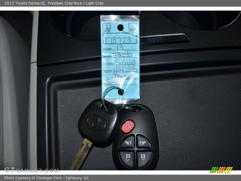 Predawn Gray Mica / Light Gray 2013 Toyota Sienna LE