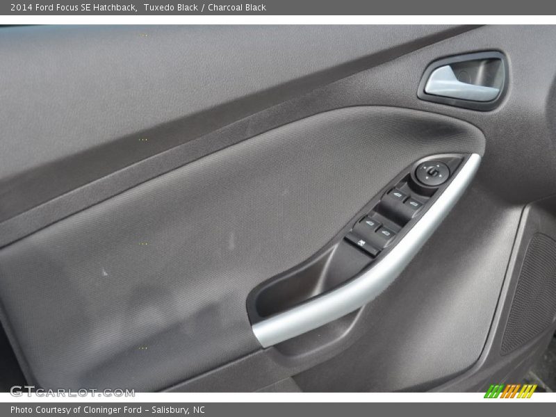 Tuxedo Black / Charcoal Black 2014 Ford Focus SE Hatchback