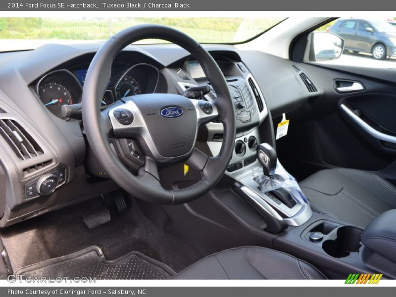 Tuxedo Black / Charcoal Black 2014 Ford Focus SE Hatchback