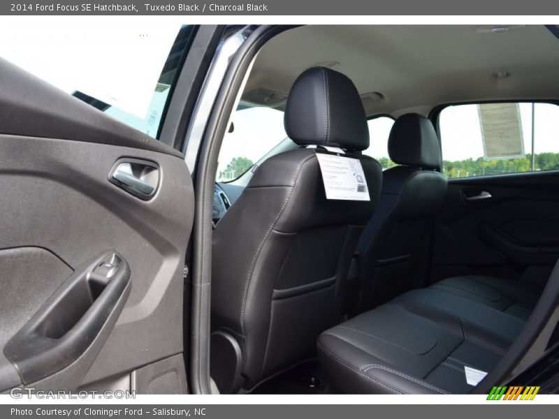 Tuxedo Black / Charcoal Black 2014 Ford Focus SE Hatchback