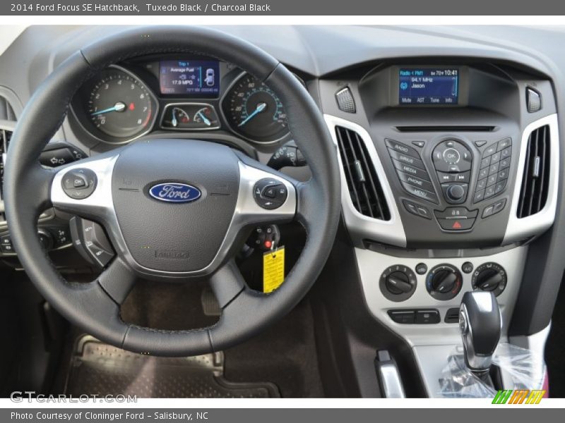 Tuxedo Black / Charcoal Black 2014 Ford Focus SE Hatchback