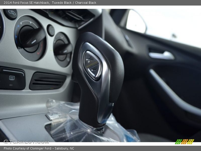 Tuxedo Black / Charcoal Black 2014 Ford Focus SE Hatchback