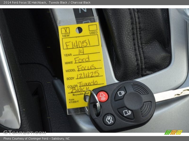 Tuxedo Black / Charcoal Black 2014 Ford Focus SE Hatchback