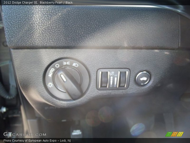 Blackberry Pearl / Black 2012 Dodge Charger SE