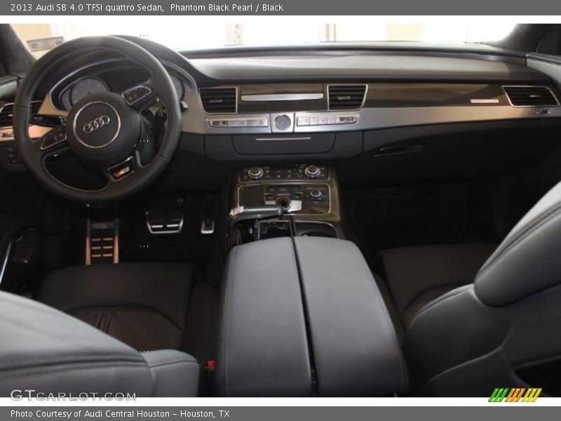 Dashboard of 2013 S8 4.0 TFSI quattro Sedan