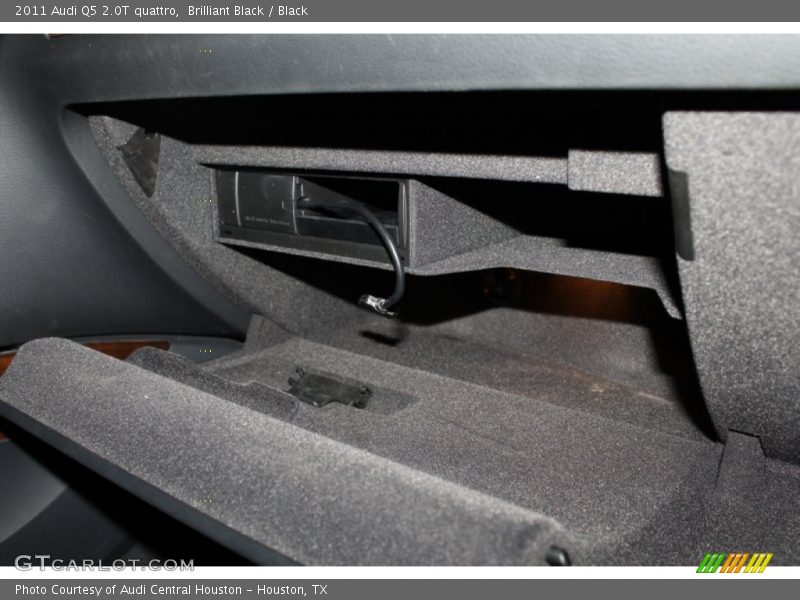 Brilliant Black / Black 2011 Audi Q5 2.0T quattro