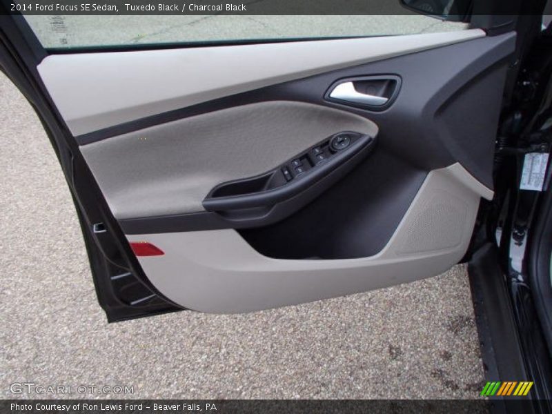 Tuxedo Black / Charcoal Black 2014 Ford Focus SE Sedan