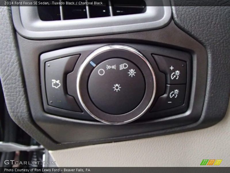 Tuxedo Black / Charcoal Black 2014 Ford Focus SE Sedan