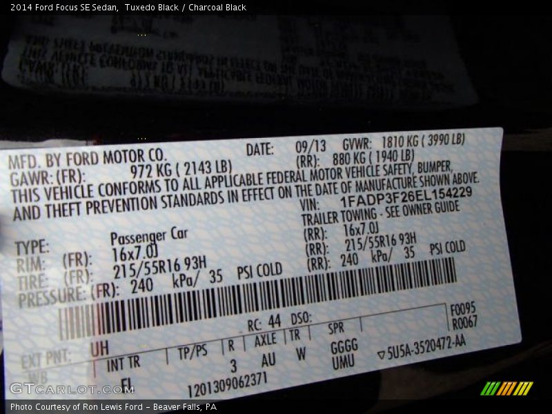 Tuxedo Black / Charcoal Black 2014 Ford Focus SE Sedan