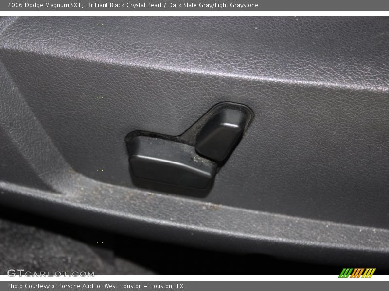 Brilliant Black Crystal Pearl / Dark Slate Gray/Light Graystone 2006 Dodge Magnum SXT