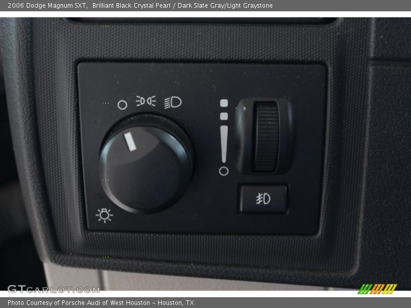Brilliant Black Crystal Pearl / Dark Slate Gray/Light Graystone 2006 Dodge Magnum SXT