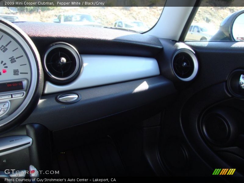 Pepper White / Black/Grey 2009 Mini Cooper Clubman