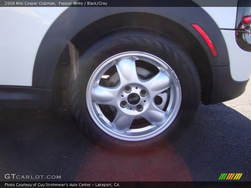 Pepper White / Black/Grey 2009 Mini Cooper Clubman