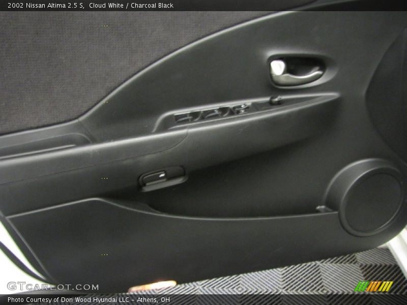 Cloud White / Charcoal Black 2002 Nissan Altima 2.5 S