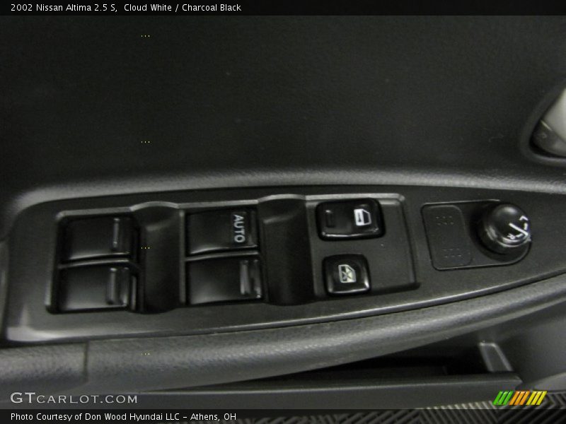 Cloud White / Charcoal Black 2002 Nissan Altima 2.5 S