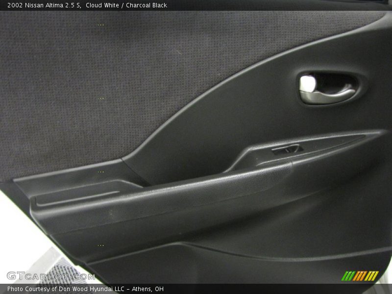 Cloud White / Charcoal Black 2002 Nissan Altima 2.5 S