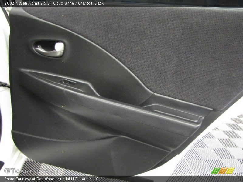 Cloud White / Charcoal Black 2002 Nissan Altima 2.5 S