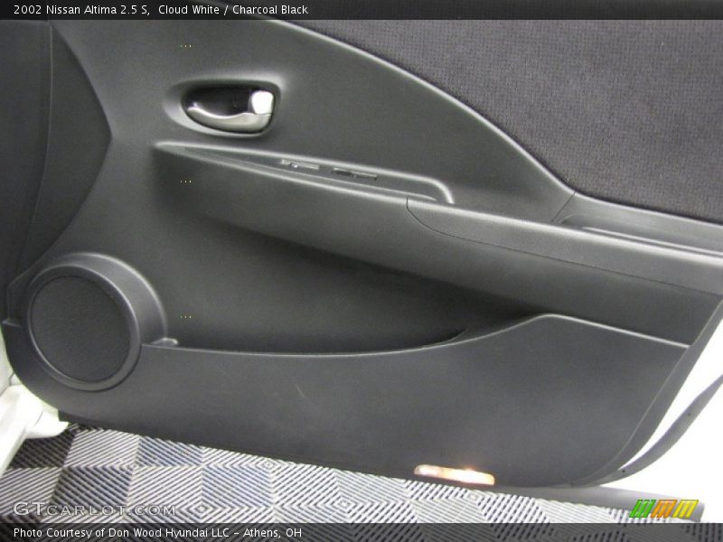 Cloud White / Charcoal Black 2002 Nissan Altima 2.5 S