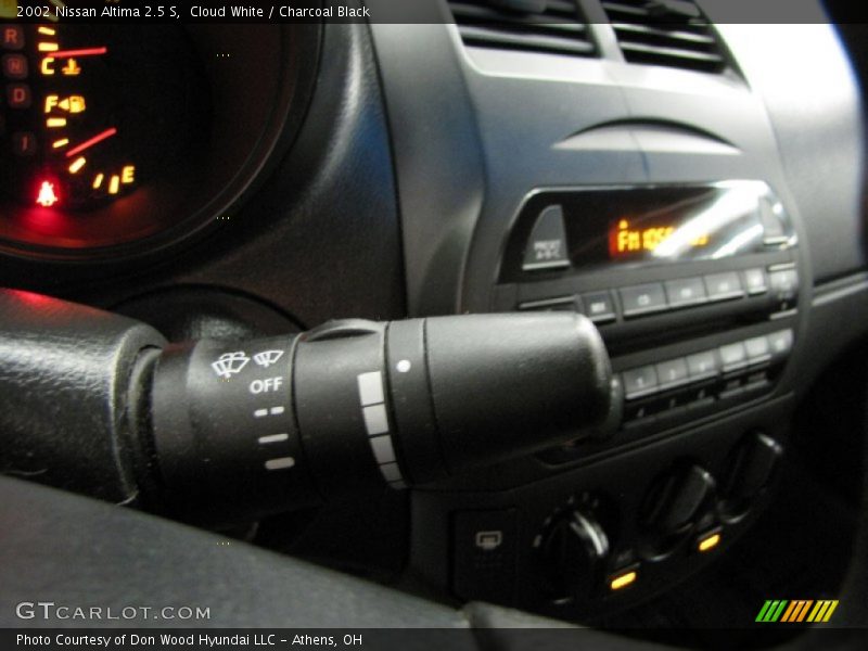 Cloud White / Charcoal Black 2002 Nissan Altima 2.5 S