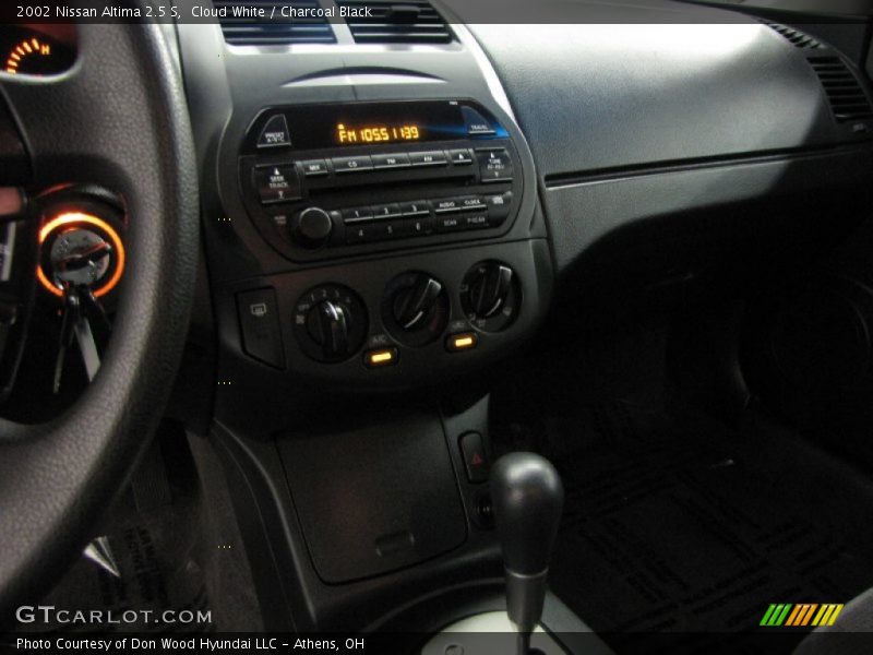 Cloud White / Charcoal Black 2002 Nissan Altima 2.5 S