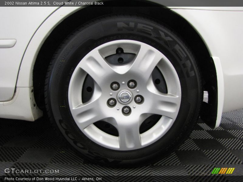 Cloud White / Charcoal Black 2002 Nissan Altima 2.5 S