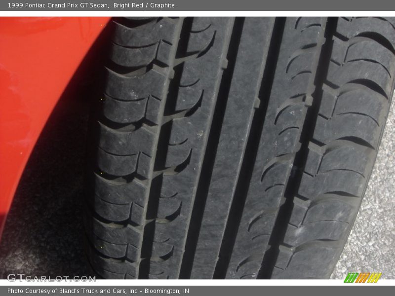Bright Red / Graphite 1999 Pontiac Grand Prix GT Sedan