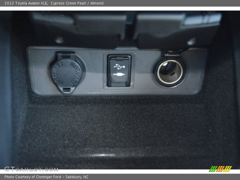 Cypress Green Pearl / Almond 2013 Toyota Avalon XLE