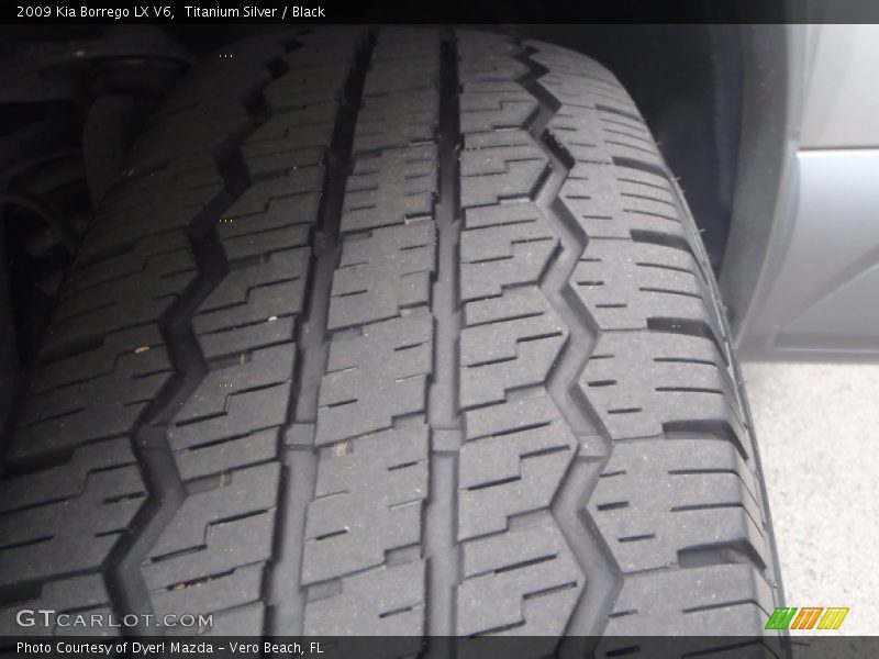 Titanium Silver / Black 2009 Kia Borrego LX V6