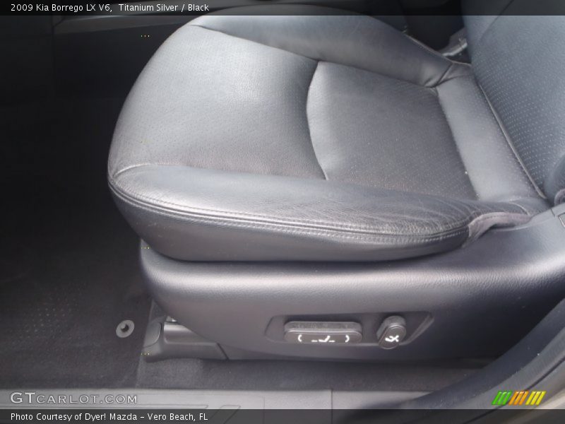 Titanium Silver / Black 2009 Kia Borrego LX V6