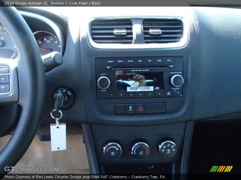 Redline 2-Coat Pearl / Black 2014 Dodge Avenger SE